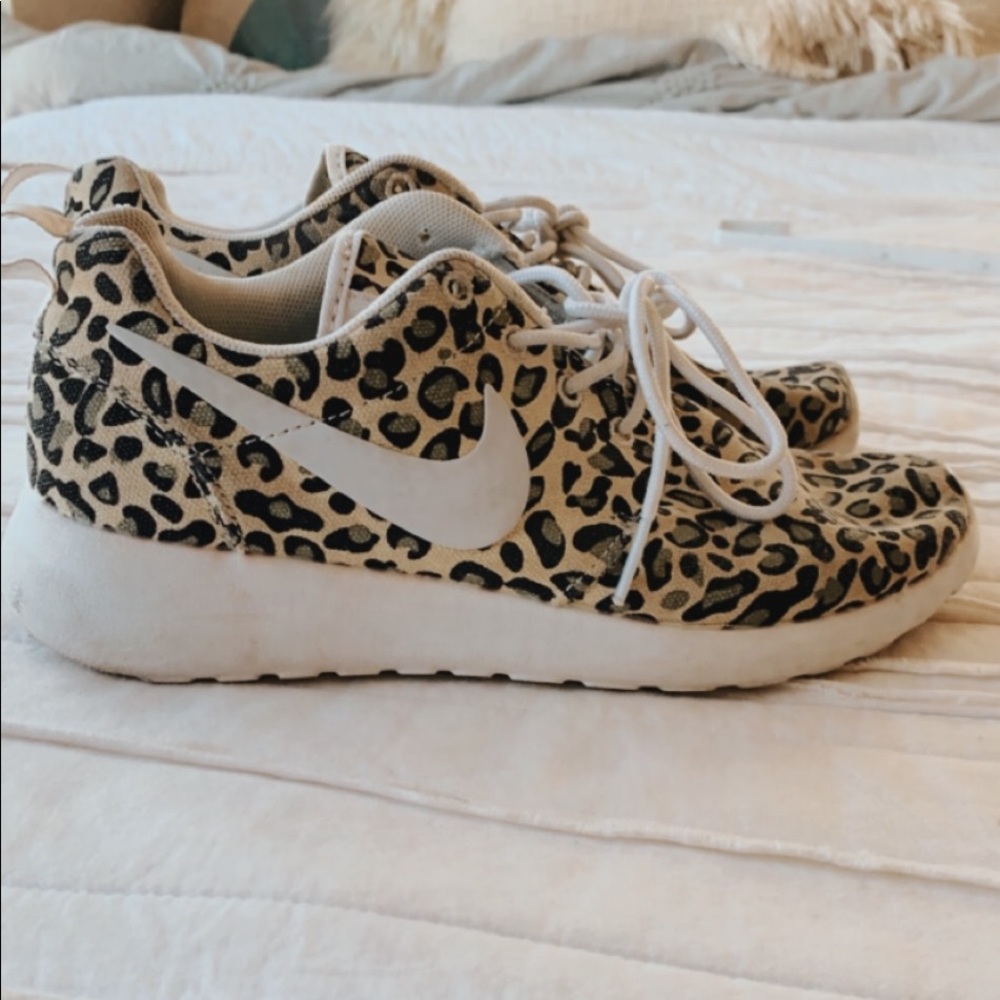 Cheetah Size 7 Nike Roshes